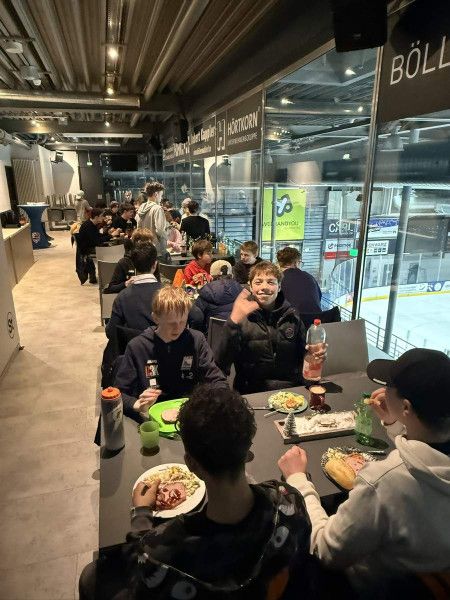 u15 u17 HEC Weihnachtsfeier 2025 07